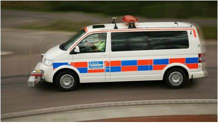 Battenburg markings on Swedish work vehicle